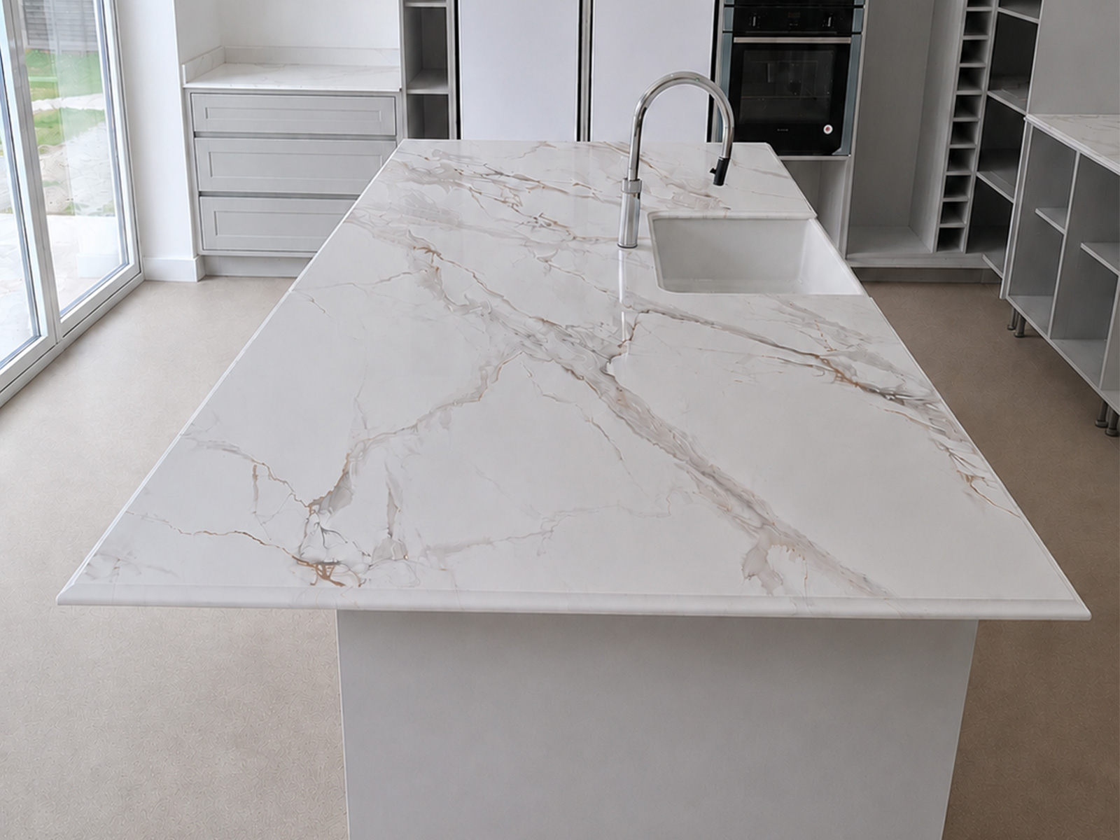 Emre Kaya’s Arabescato Brown Quartz Kitchen in High Wycombe