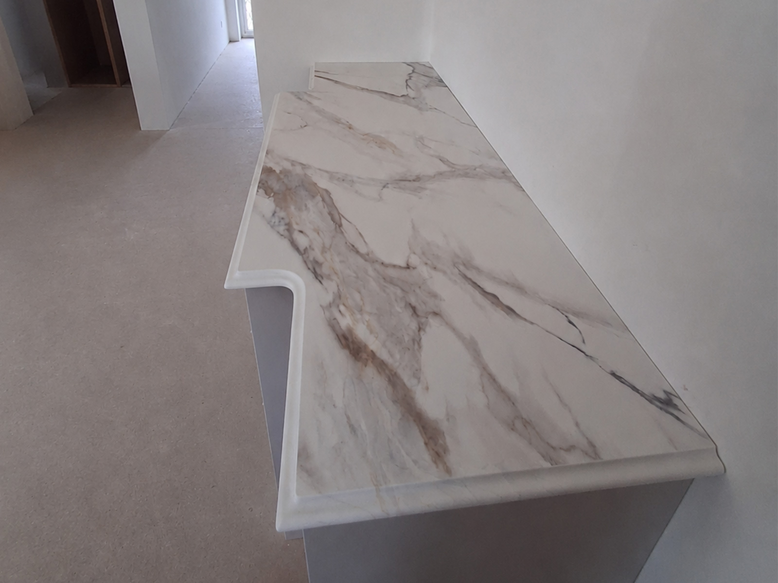 Emre Kaya’s Arabescato Brown Quartz Kitchen in High Wycombe