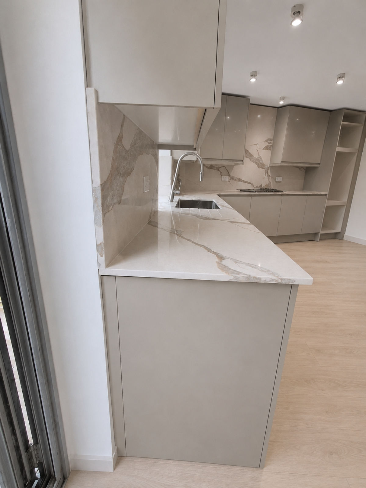 Calacatta Bronze quartz, sana's project
