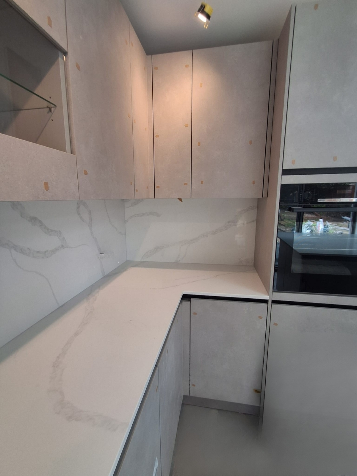 Anaya & Isla’s Calacatta dark Grey Quartz Kitchen in Watford