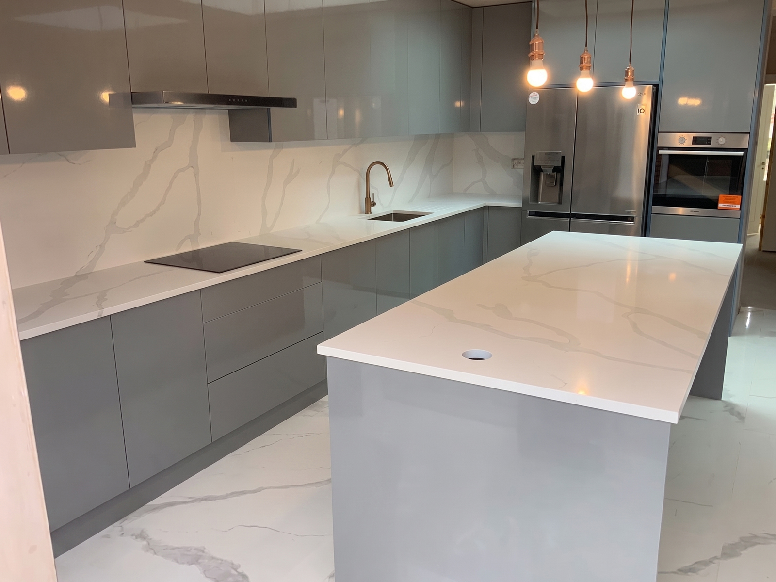 How Natural Light Changes the Appearance of Stone Worktops 4 calacatta dark grey quartz, bristol project