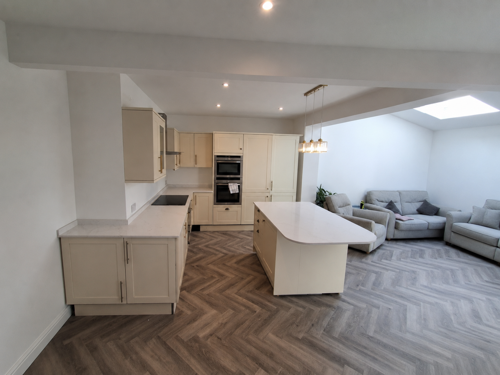 Calacatta Classic quartz worktop in high Wycomb project