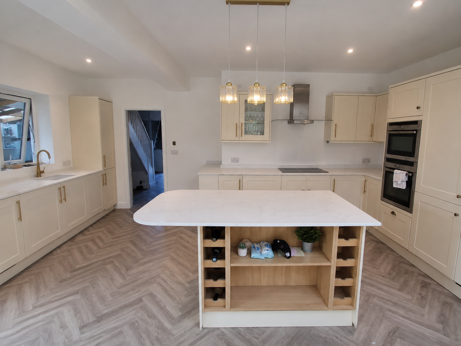 Homepage 57 Calacatta Classic quartz worktop in high Wycomb project