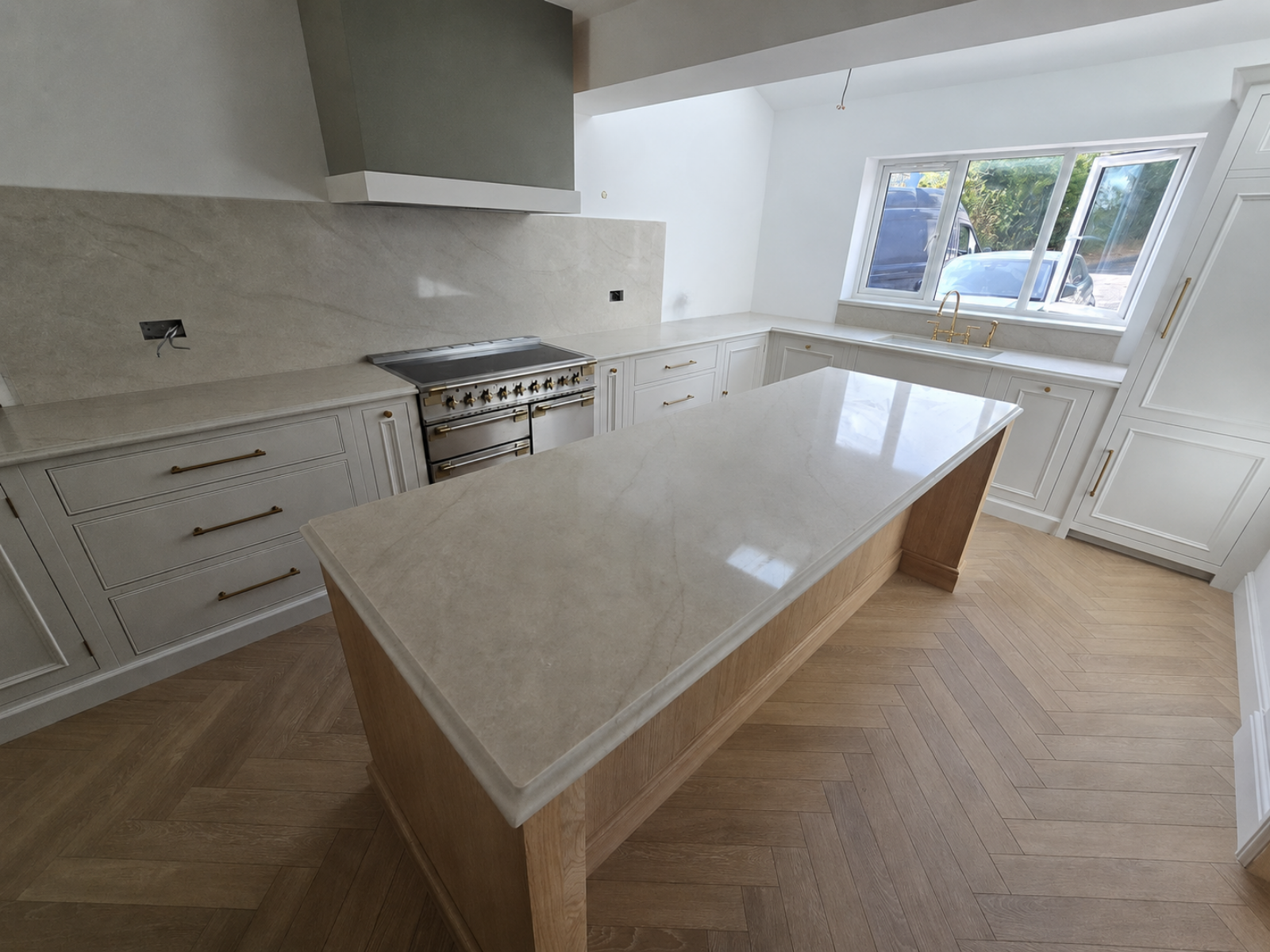 Homepage 55 Taj Mahal quartz worktop, Bristol project